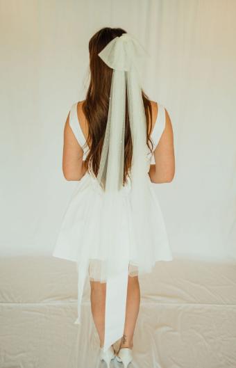 Fingertip length floppy soft tulle bow veil with scatted pearls #0 default Iv thumbnail