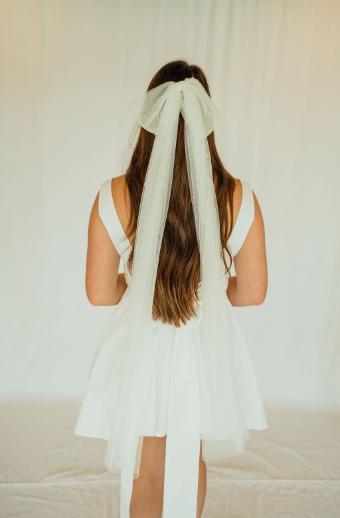 Fingertip length floppy soft tulle bow veil with scatted pearls #4 default Iv thumbnail